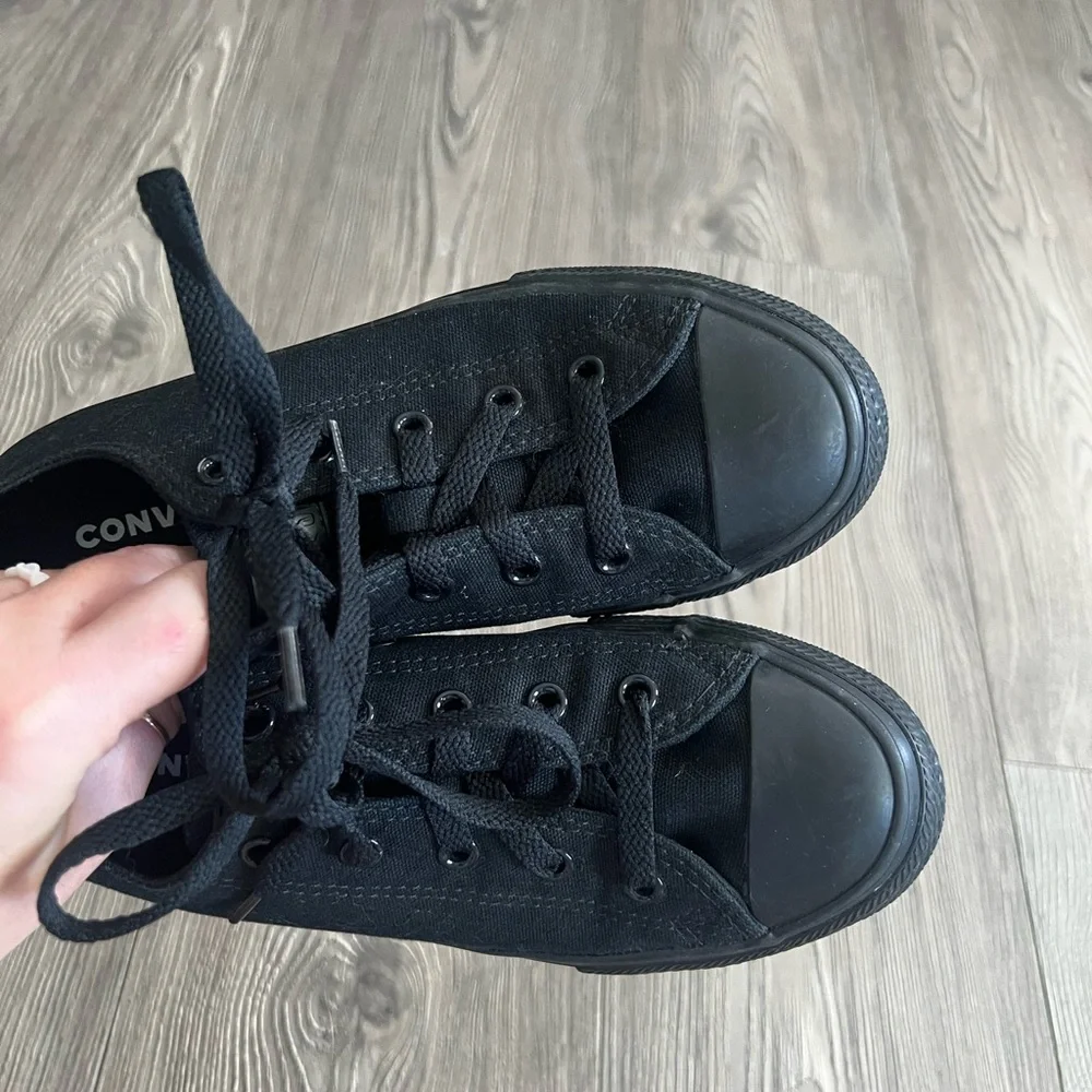 Girls converse
